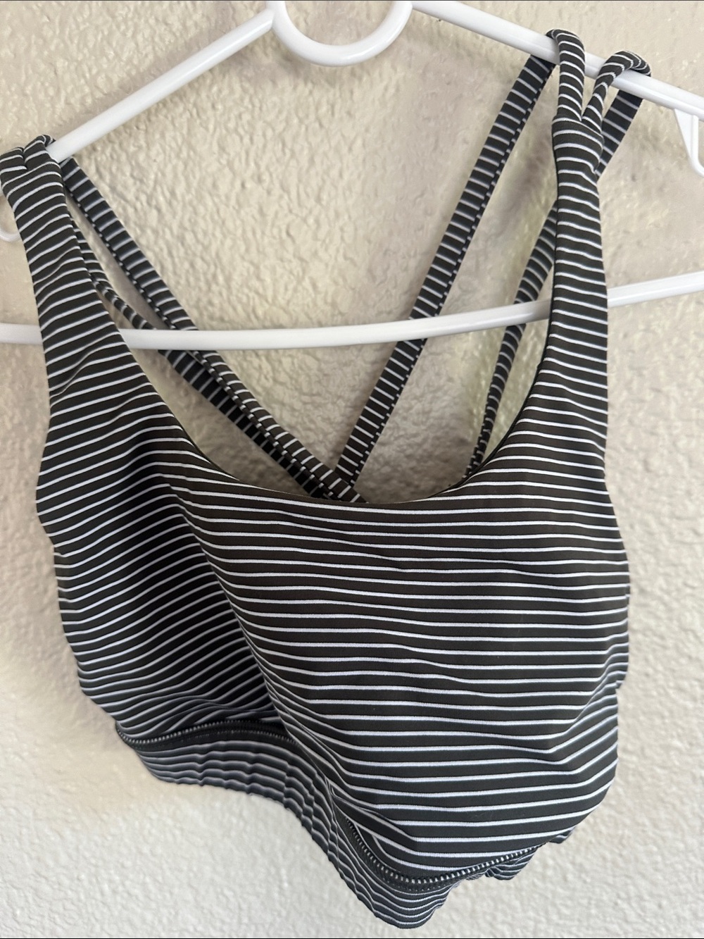 Lululemon Energy Bra size 4 - Striped Green & White